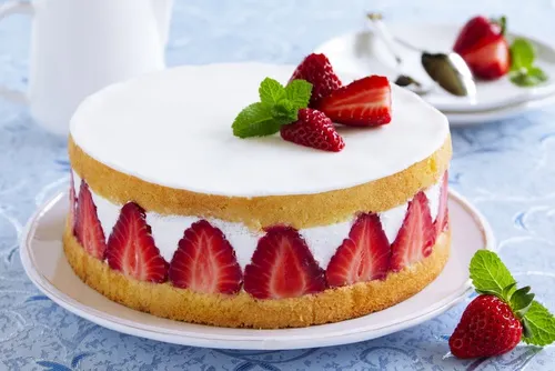 Tarta de fresas con nata