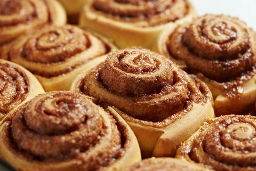 Rollitos de canela y queso