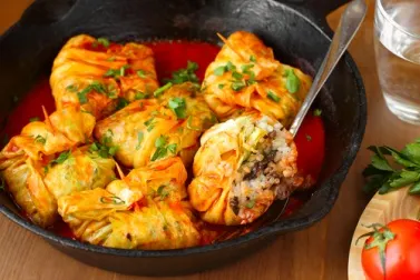 Rollitos de col rellenos de carne