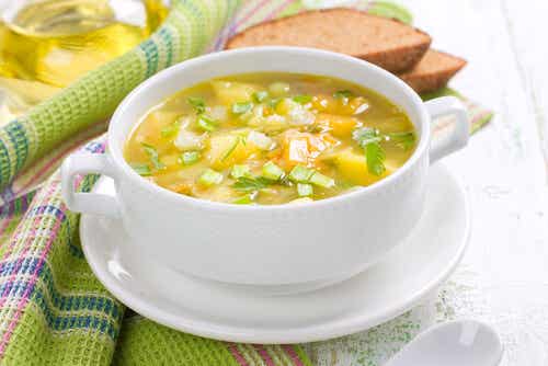 Sopa de verduras minestrone