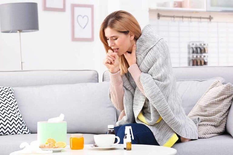 Tratando la gripe y la tos con té de jengibre