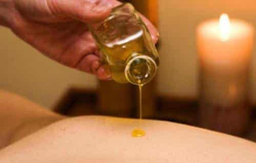 Cómo hacer aceites caseros para masajes