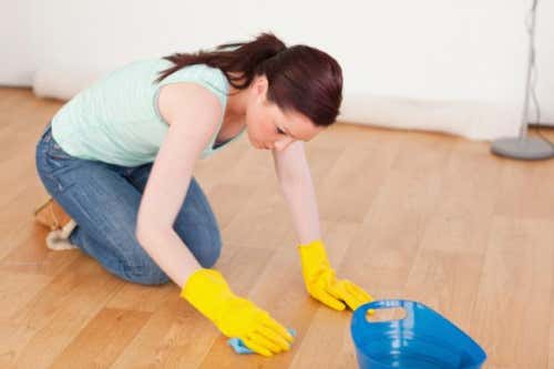 Quitar los rayones del piso es posible gracias a algunos productos fáciles de conseguir.