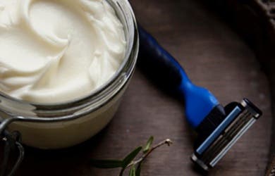 Cómo hacer una crema de afeitar casera libre de tóxicos