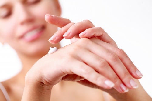 Es-muy-importante-tener-las-uñas-bien-hidratadas-para-que-luzcan-bonitas.