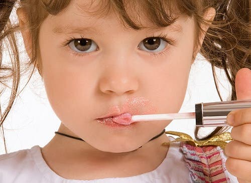 Maquillaje en las niñas: ¿es bueno para su salud?