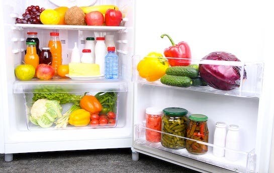 14 alimentos que nunca deberían faltar en tu nevera