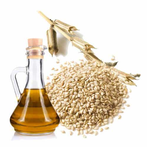 El aceite de sésamo es además antiinflamatorio y ayuda a reducir el colesterol.