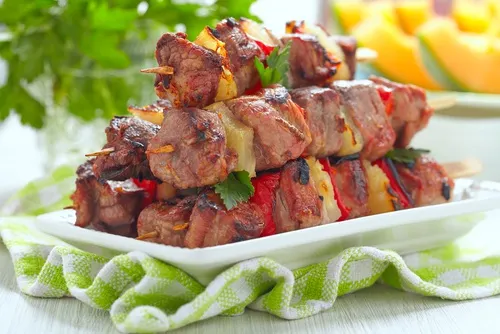 Puedes-acompañar-tus-brochetas-de-pavo-con-otros-alimentos-como-pure.