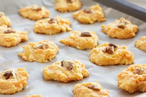 Galletas con trozos de cereza y chocolate blanco