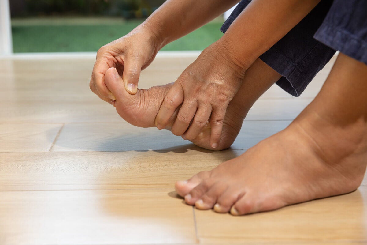 15 remedios para deshinchar los tobillos, los pies y las piernas
