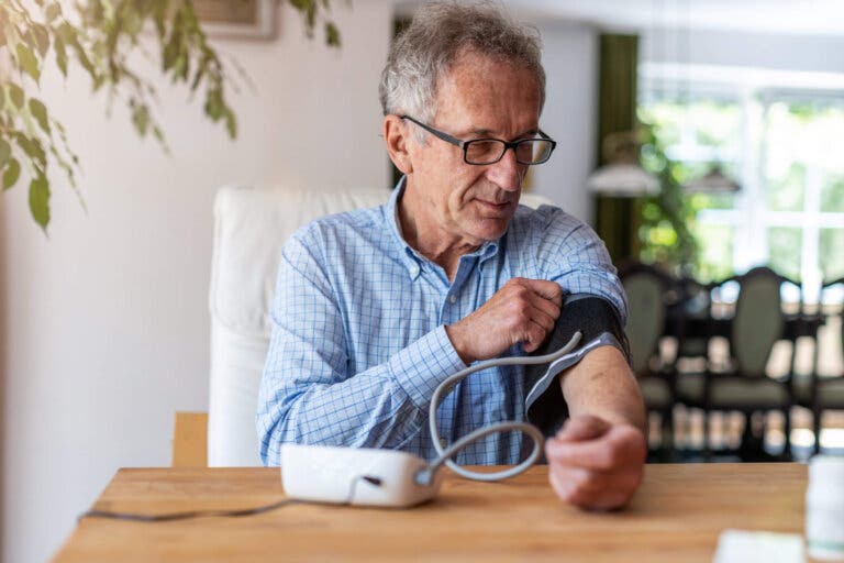 Presión arterial: ¿es bueno medirla en casa?