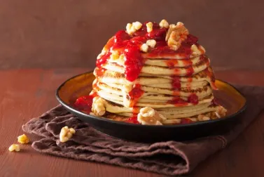 Panqué de fresas con nueces