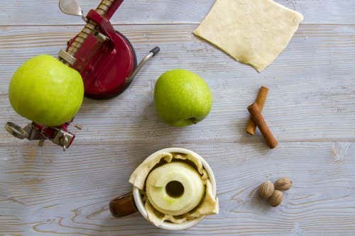 Ingredientes para preparar dumplings de manzana.