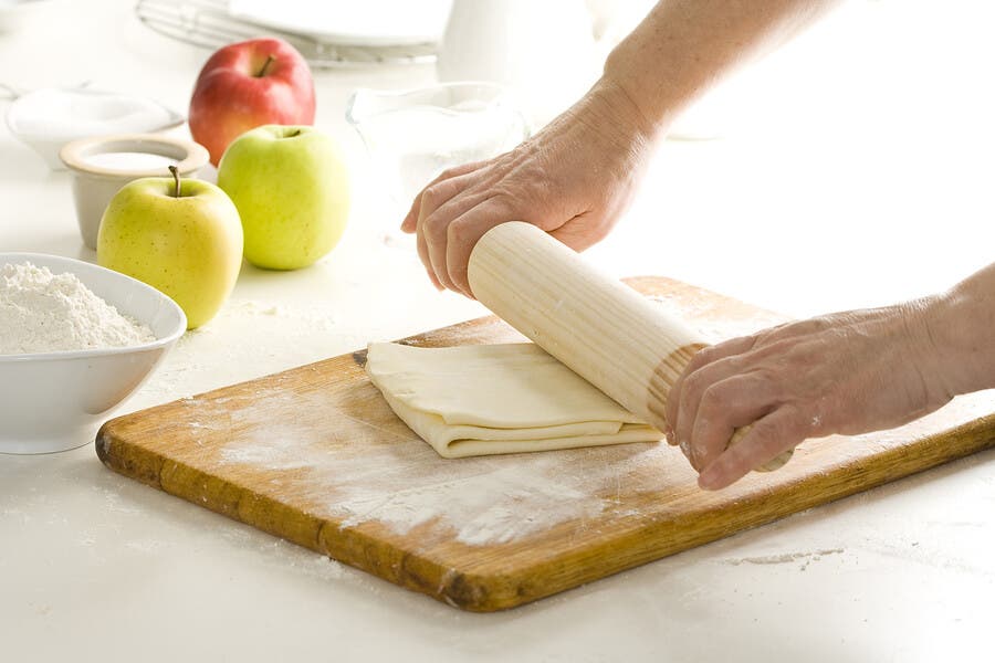 preparar una empanada de atún y pimientos