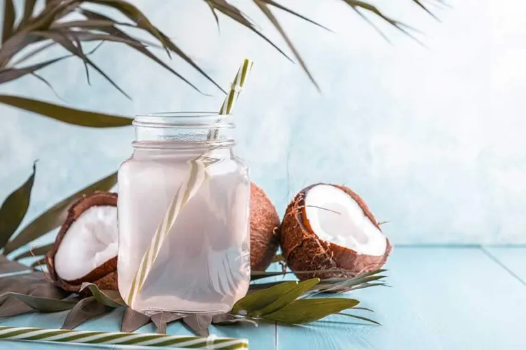10 beneficios del agua de coco para tu salud