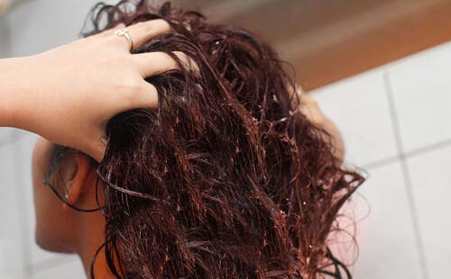 Descubre cómo fortalecer tu pelo con agua de linaza
