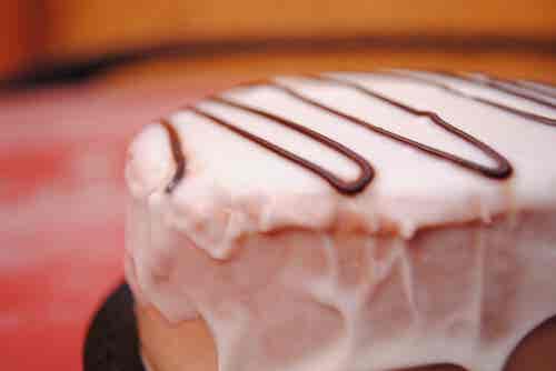 Aprende a preparar pastel de glaseado con efecto espejo