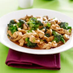 Brócoli con pollo y arroz