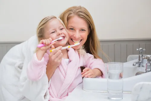 Cepillar los dientes