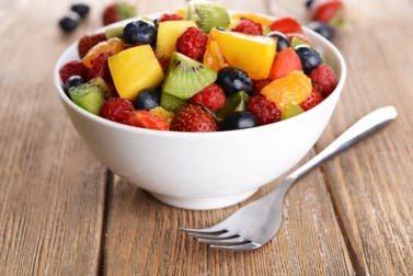 Ensalada de frutas arcoíris
