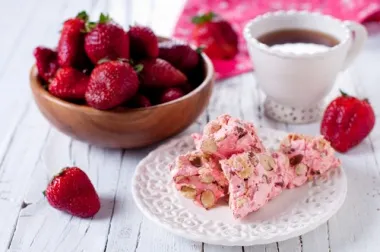 Fudge de fresa, dulce de azúcar o turrón helado