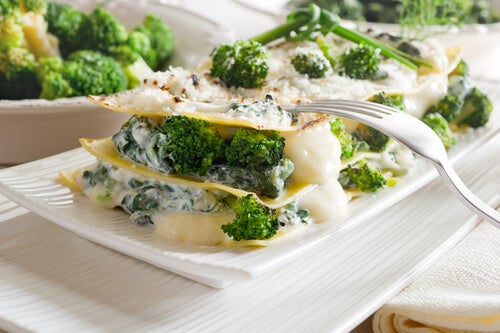 Lasaña de brócoli con queso y nueces