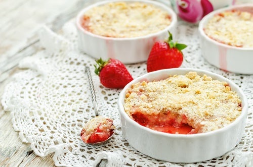 Pastel crujiente de fresas