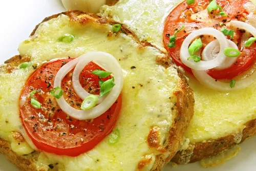 pastel de pan de molde gratinado