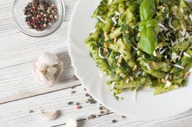 Penne al pesto con pollo