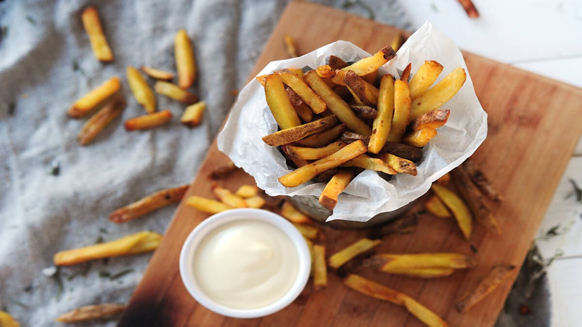 Salsa alioli para las patatas fritas.