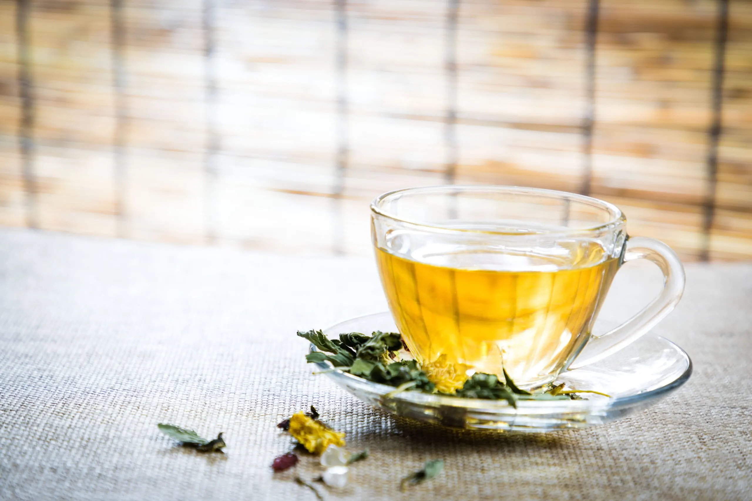 Té de cúrcuma con diente de león
