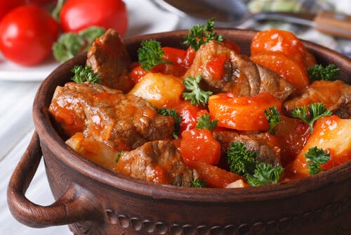 Ternera con pimientos y cebolla