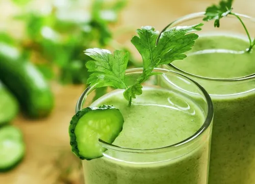 Batido de pepino apio y manzana