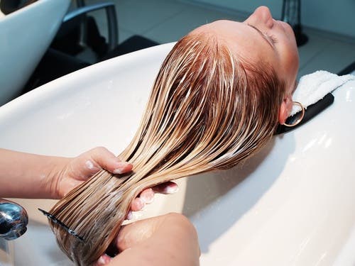 Mujer en la peluquería