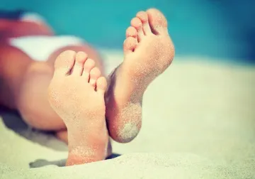 Cómo eliminar callos y verrugas de los pies