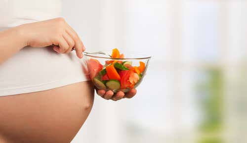 ¿Qué vitaminas necesita la mujer durante el embarazo?