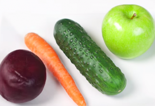 Ingredientes del jugo de remolacha, pepino y manzana