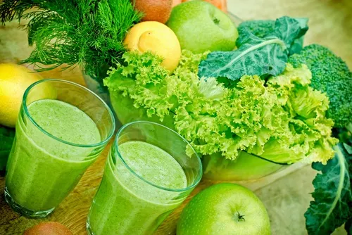 Jugos con vegetales verdes