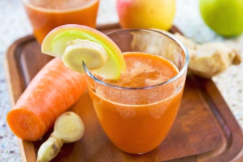 Manzana, jengibre y zanahoria para la anemia