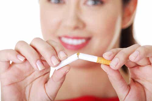 ¿Quieres dejar de fumar? Descubre estos 6 remedios naturales