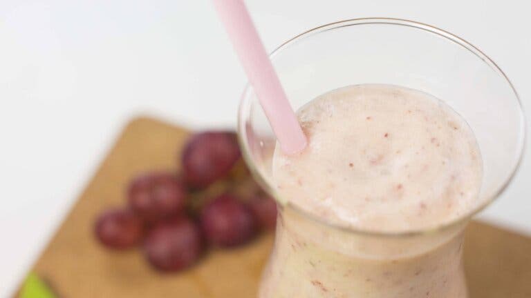 Jugo de uva y piña para reducir el colesterol
