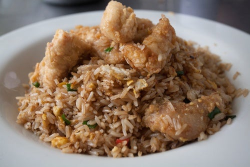 Arroz chaufa de pollo con jamón