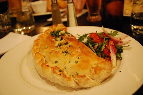 Calzone de pollo y parmesano: 2 deliciosas recetas