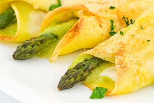 Crepes de espárragos y queso crema
