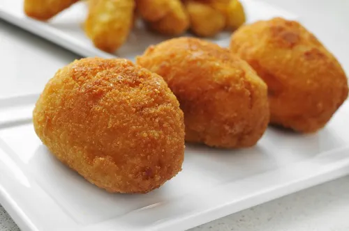 Croquetas de garbanzos y queso parmesano