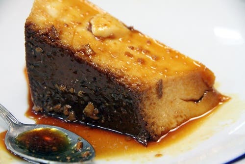 Porción de flan de vainilla