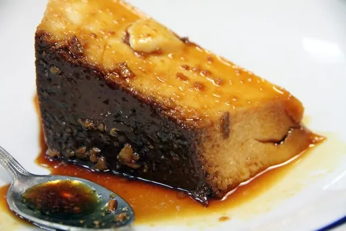 Porción de flan de vainilla