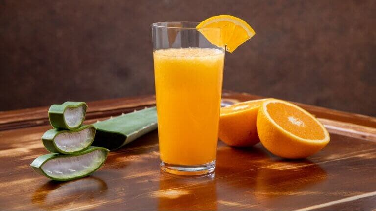 Jugo de naranja y aloe vera