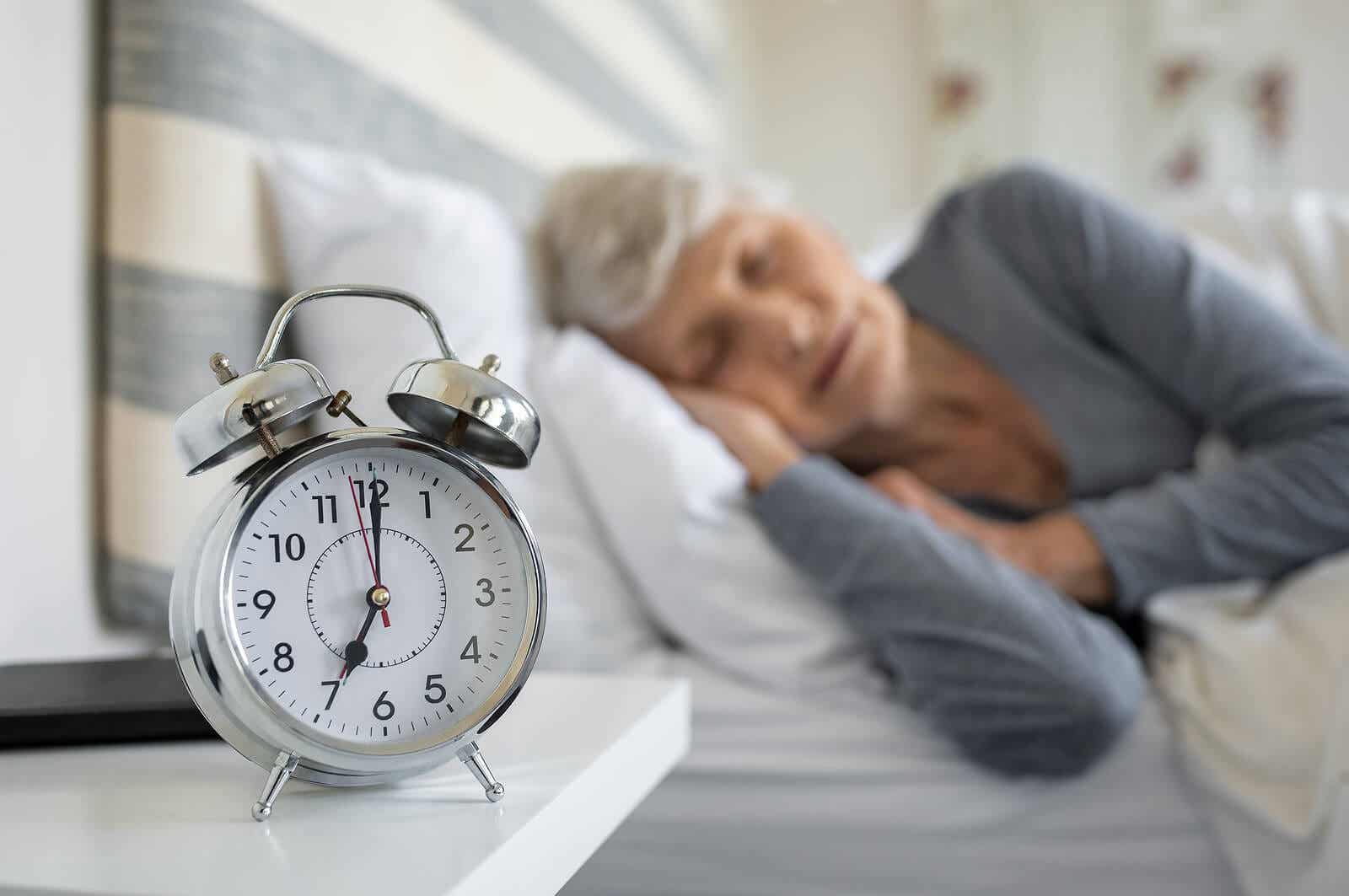 Mujer durmiendo con nuevo horario.